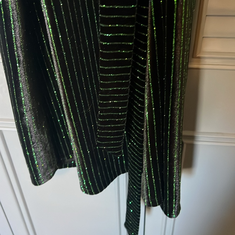 Flounce London : Black and Green Wrap Dress - 6 - Picture 6 of 10